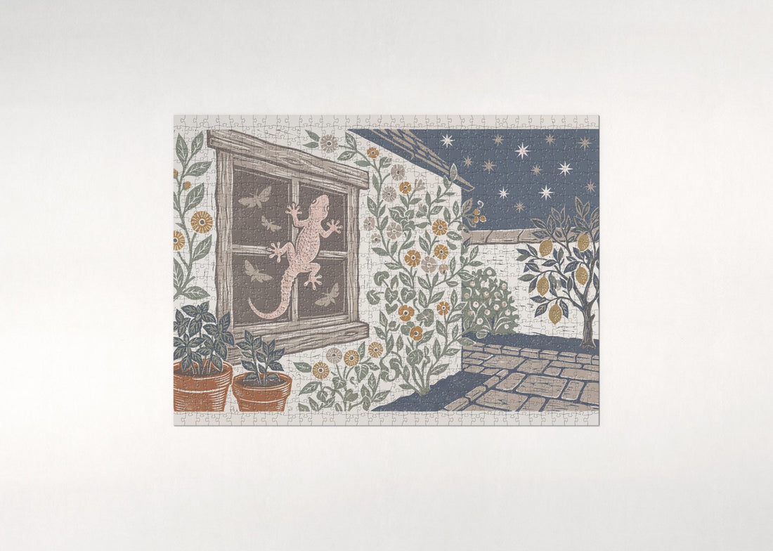 Gecko on the Window at Night jigsaw puzzle - gift box